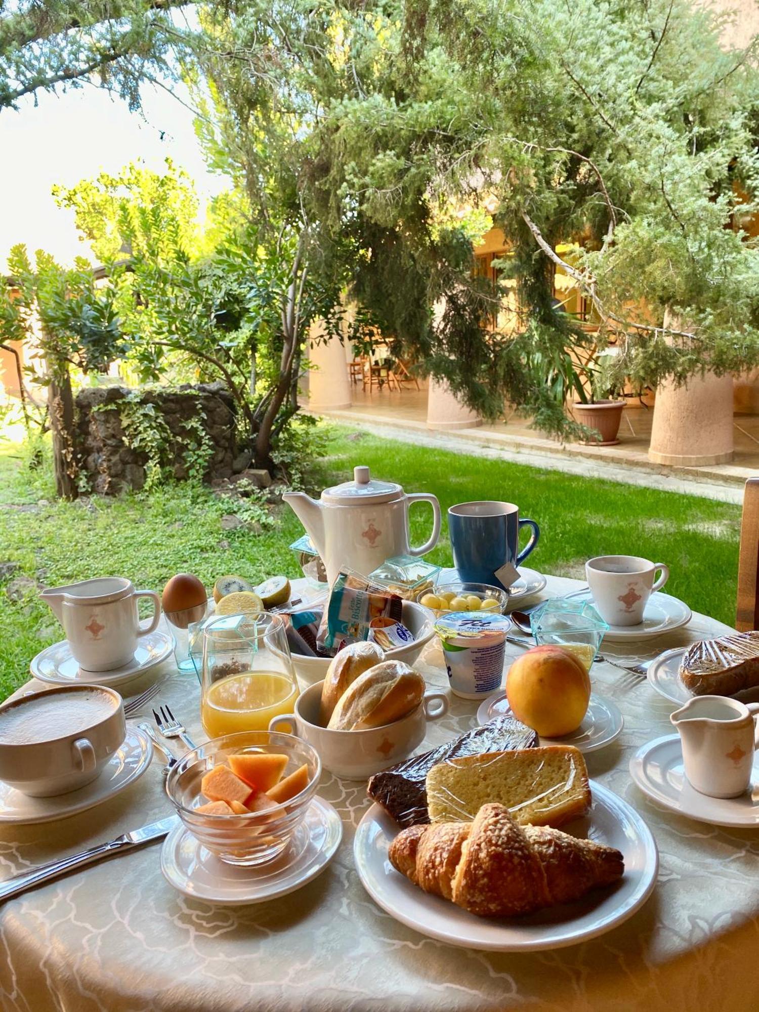 Hotel I Ginepri 콰르투치우 외부 사진