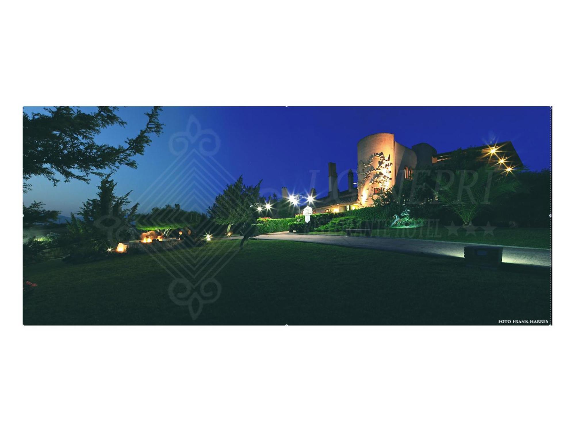 Hotel I Ginepri 콰르투치우 외부 사진